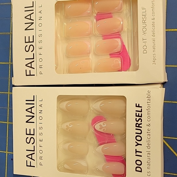 Pack of 2 Manicure Designs False Nails - Picture 1 of 3